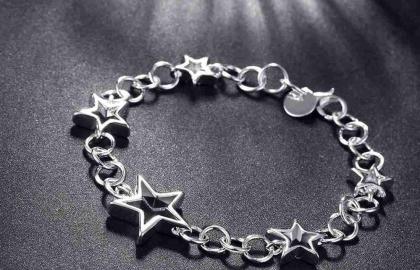 Antique Bracelets: Timeless Elegance and Vintage Charm