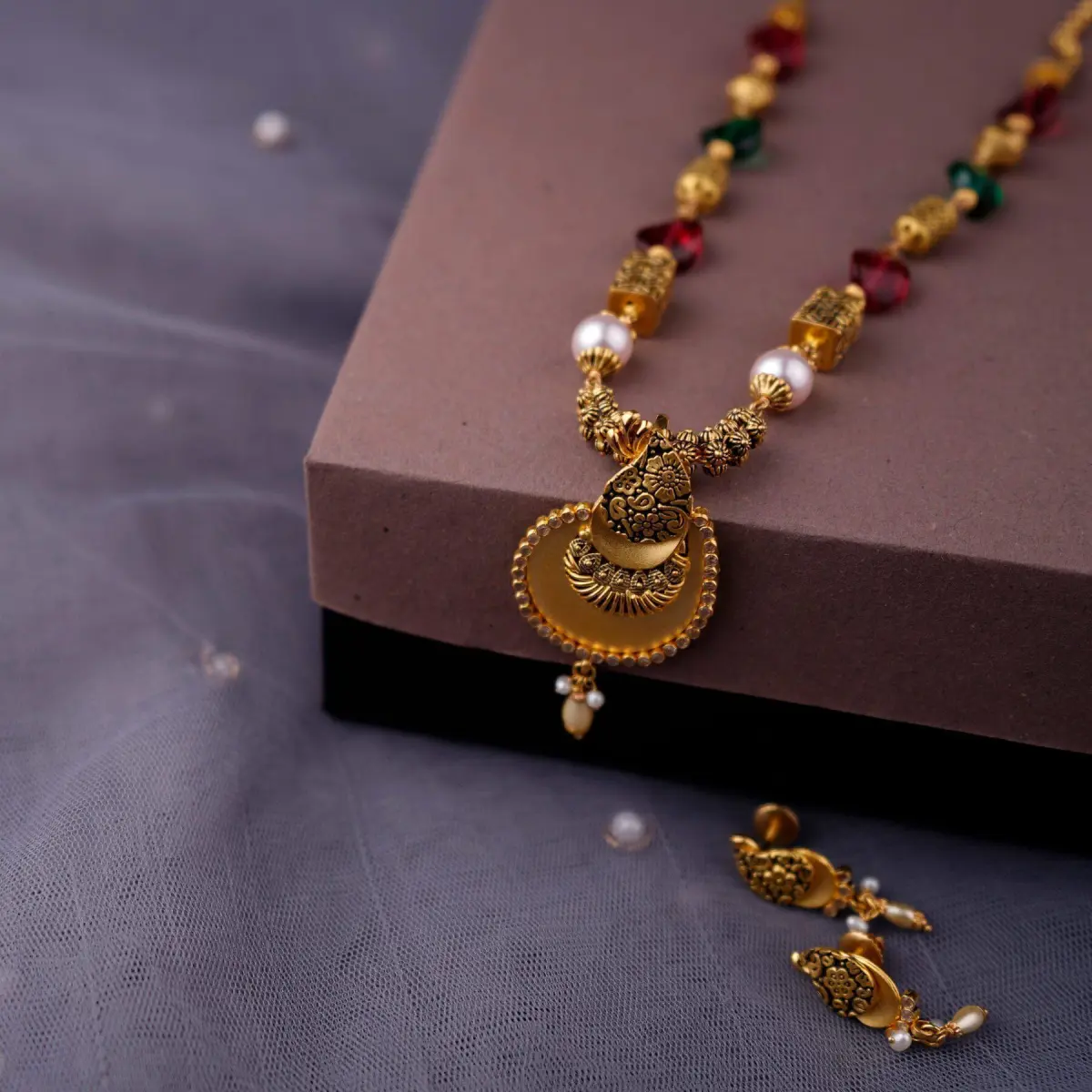 Unique Design Gold Antique Pendant Set Amazing Design