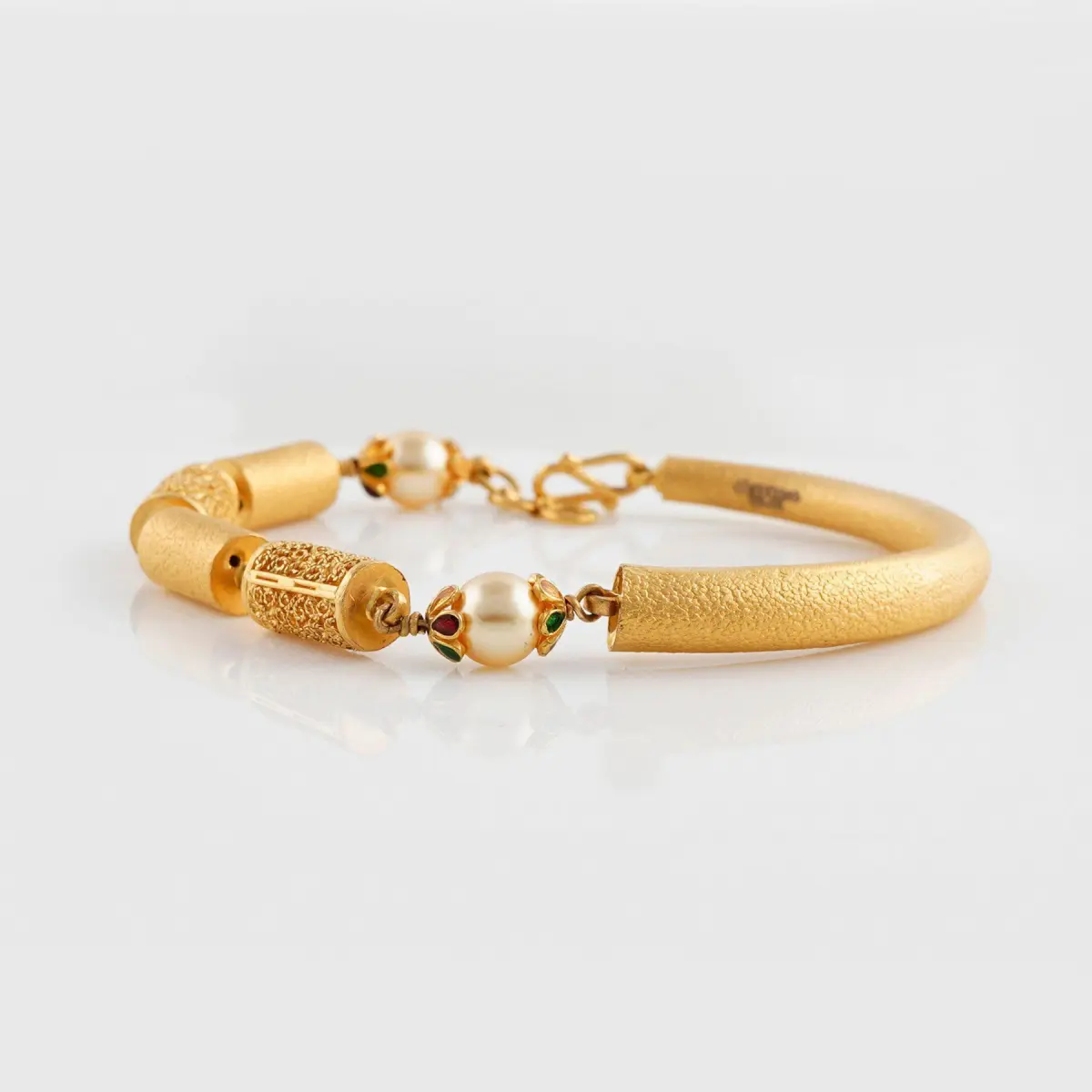 Adoreable Gold Antique Bracelete for Ladies with Flowers Design