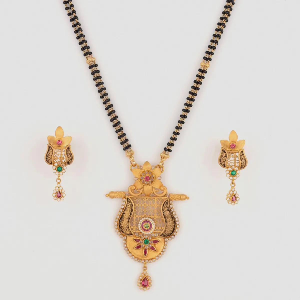 916 Hallmark Gold Mangalsutra Pendant Set for Ladies