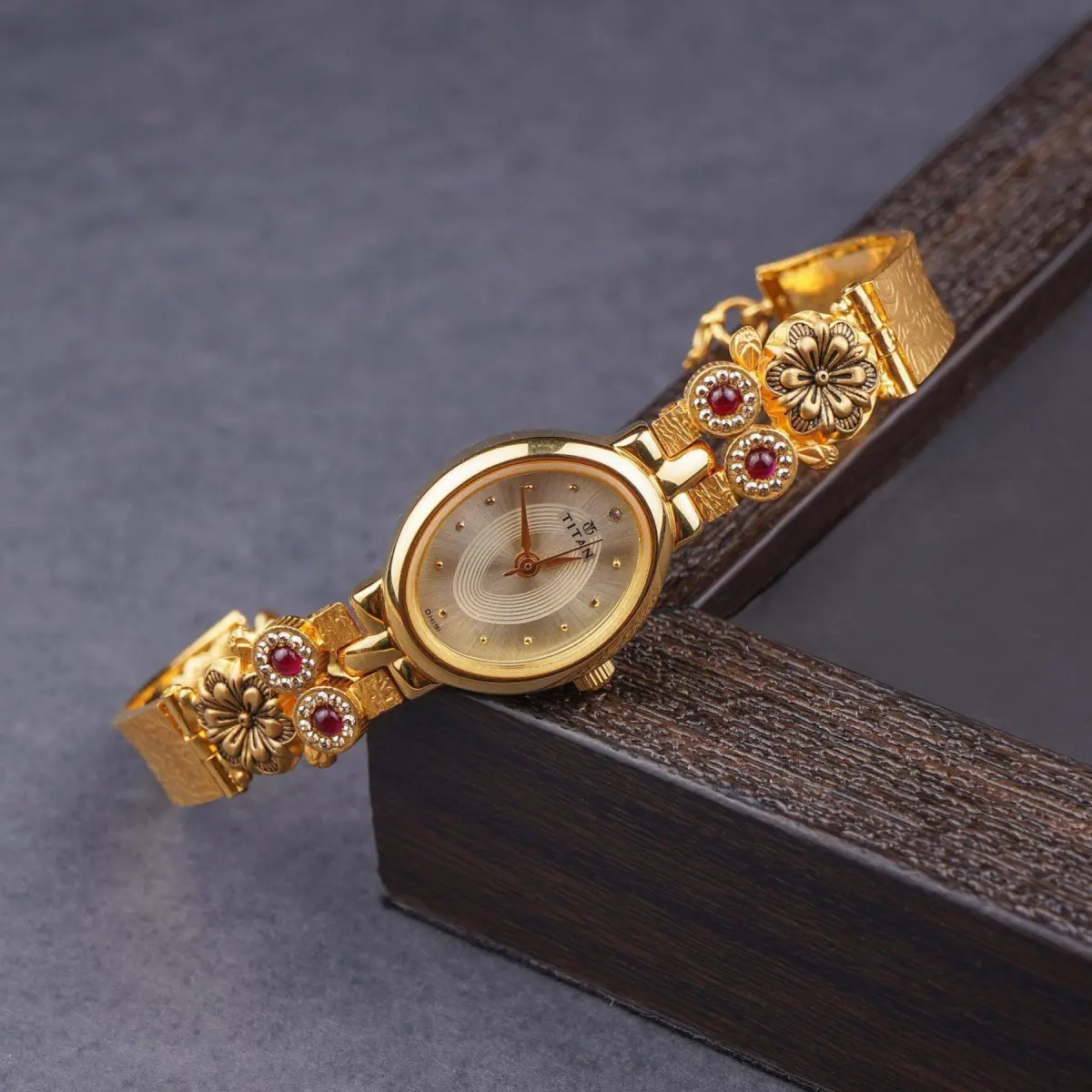 Gold Antique Design Watch with Flowers & Leaf Design for Ladies