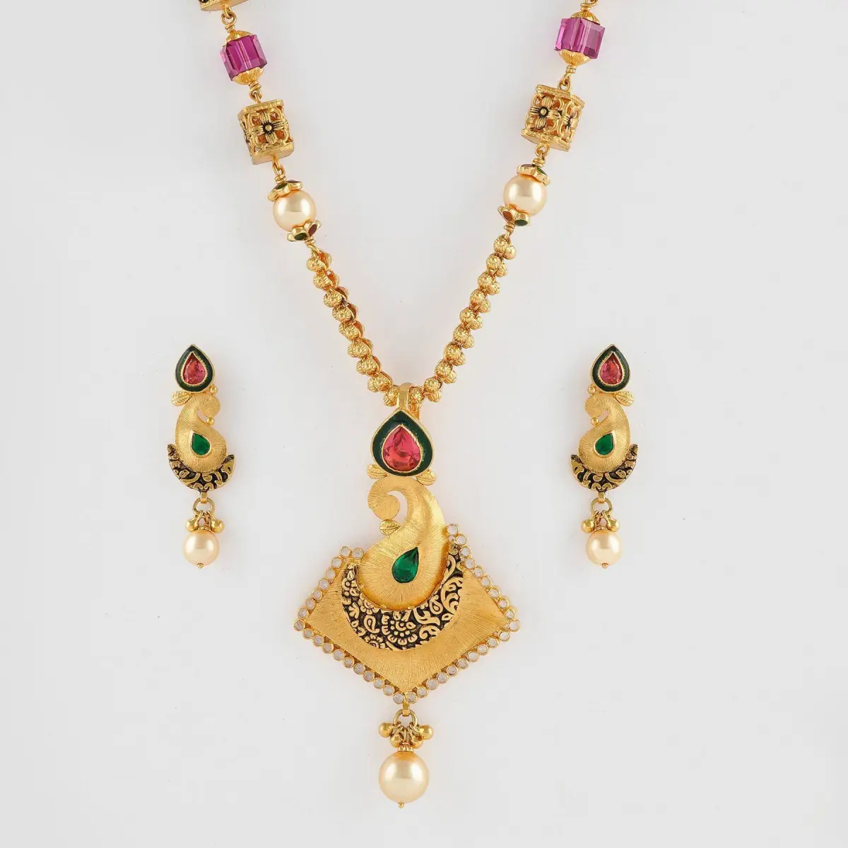 Antique Kitty Set with Beautiful Design & Pearls