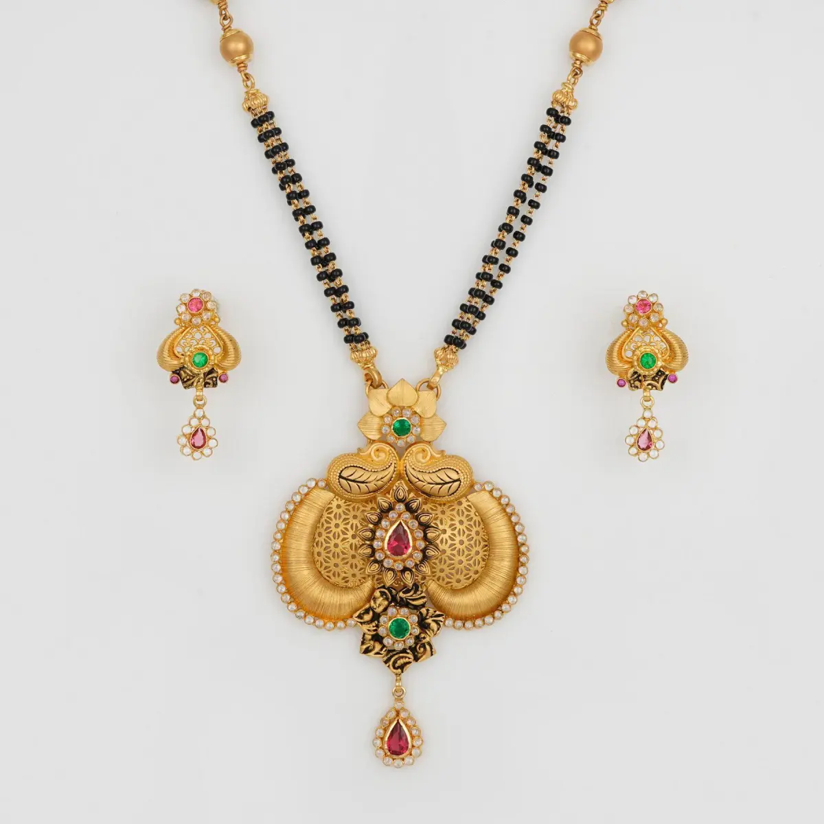 Gold Antique Mangal Sutra pendant Set for Ladies with beautiful Earrings and Kundan Stones