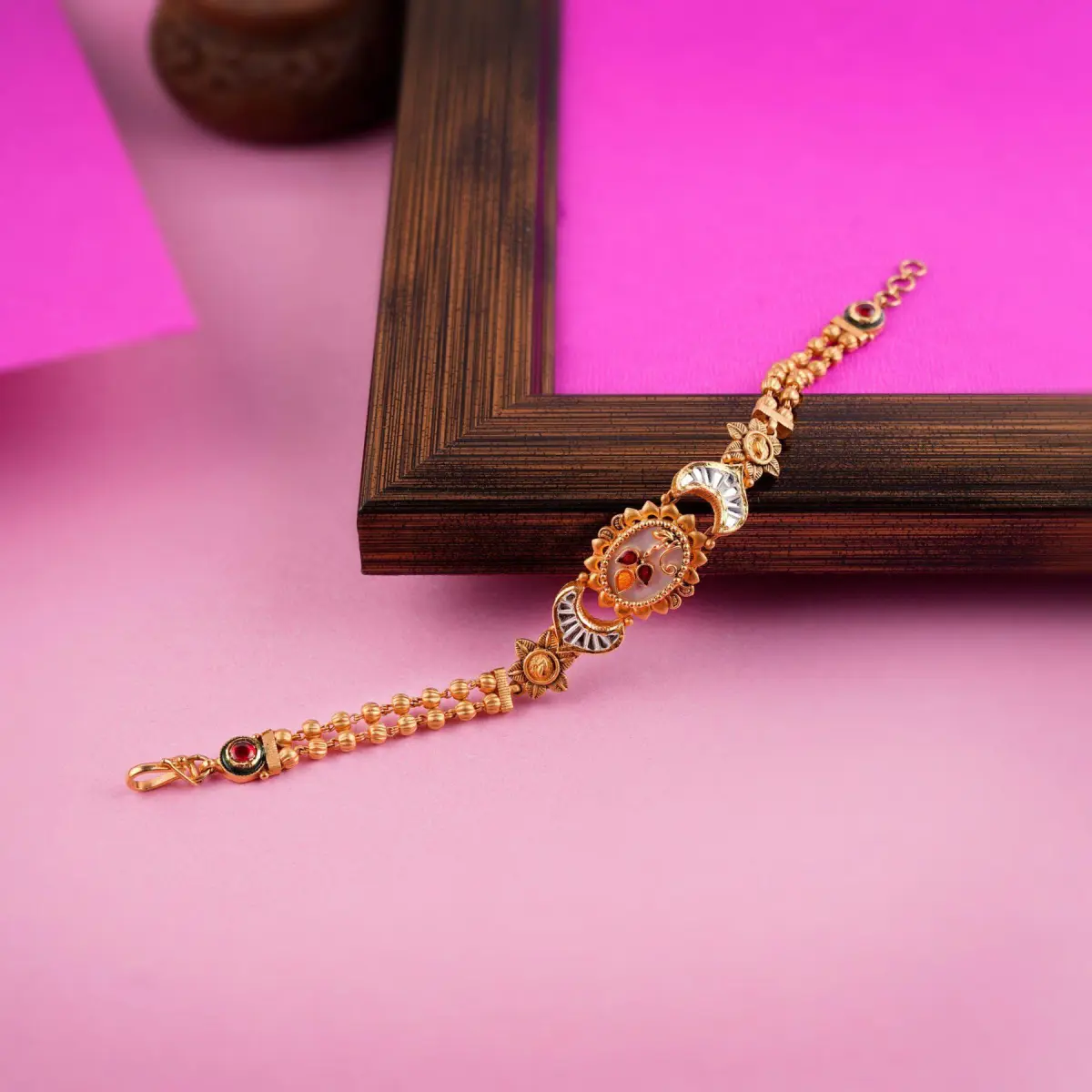 Beautiful Gold Antique Bracelete for Ladies with Flowers Design