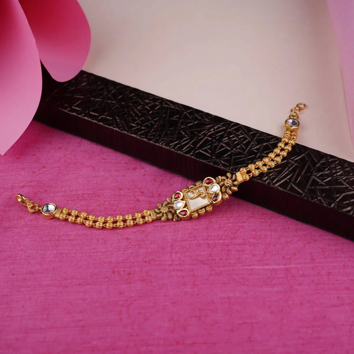 Adoreable Gold Antique Bracelete for Ladies with Flowers Design
