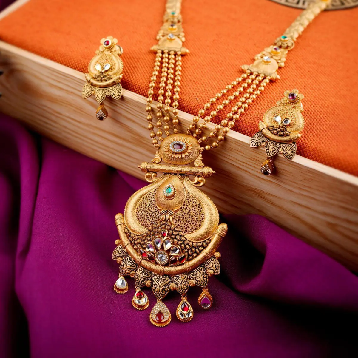 Gold Long Antique Ranihar Set in Drop Shape with Leaf Design & Beautiful Kundan Stone