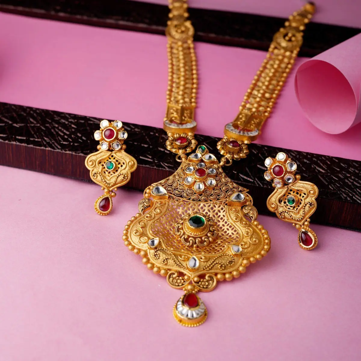 Amazing Gold Ranihar Set for Ladies in Fabulous Design
