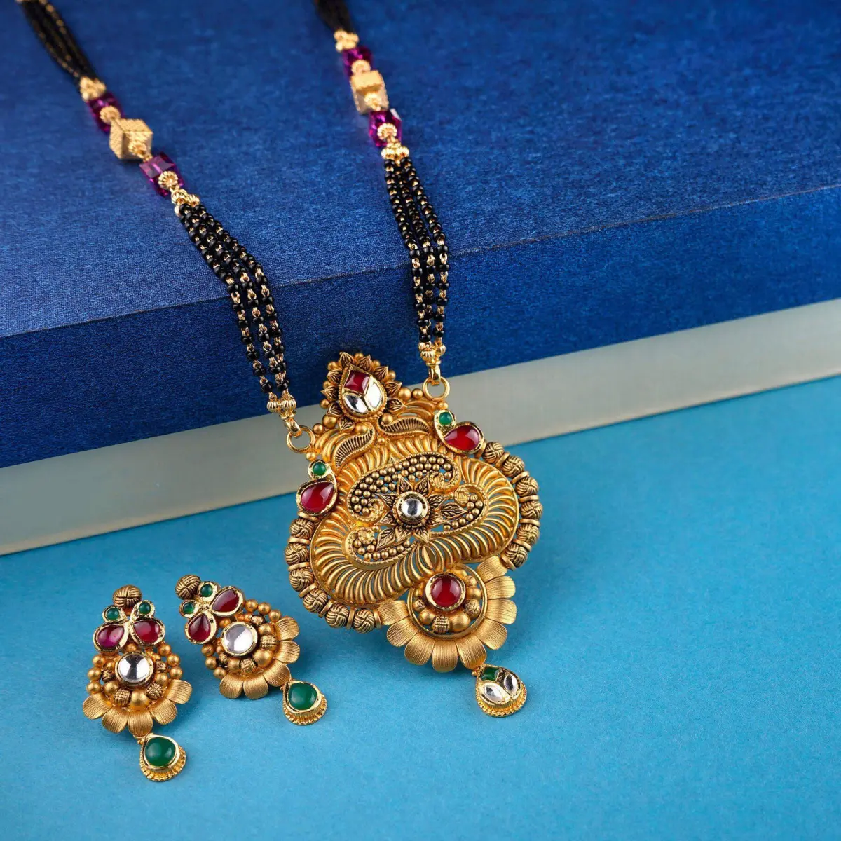 Gold Antique Mangal sutra Pendant Set for Ladies with kundan Stones & Beautiful Design
