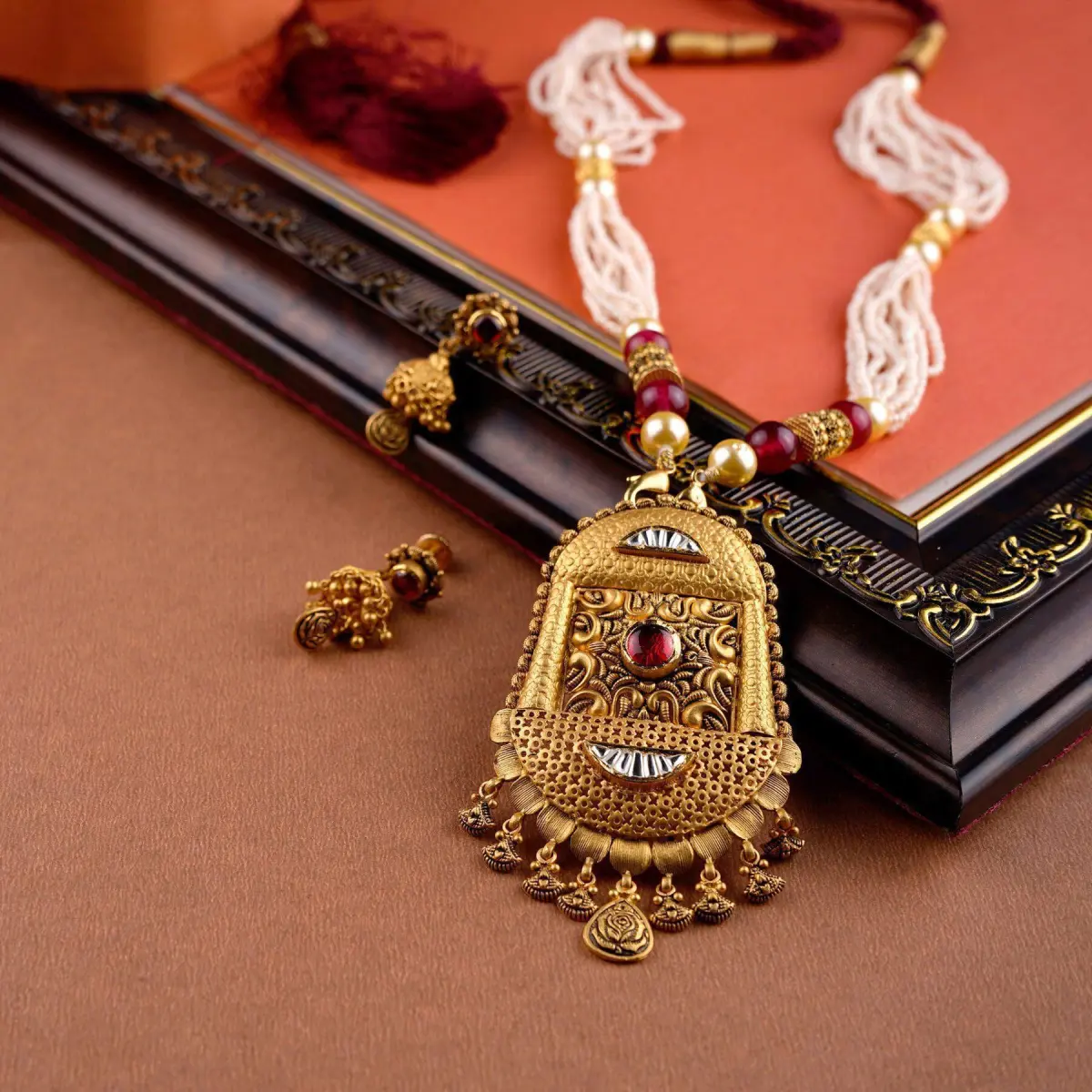 Gold Antique Beautiful Pendant Set for Ladies with Elegant Design