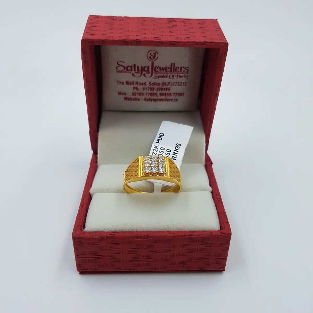 Gold Gents Ring with Elegant Design