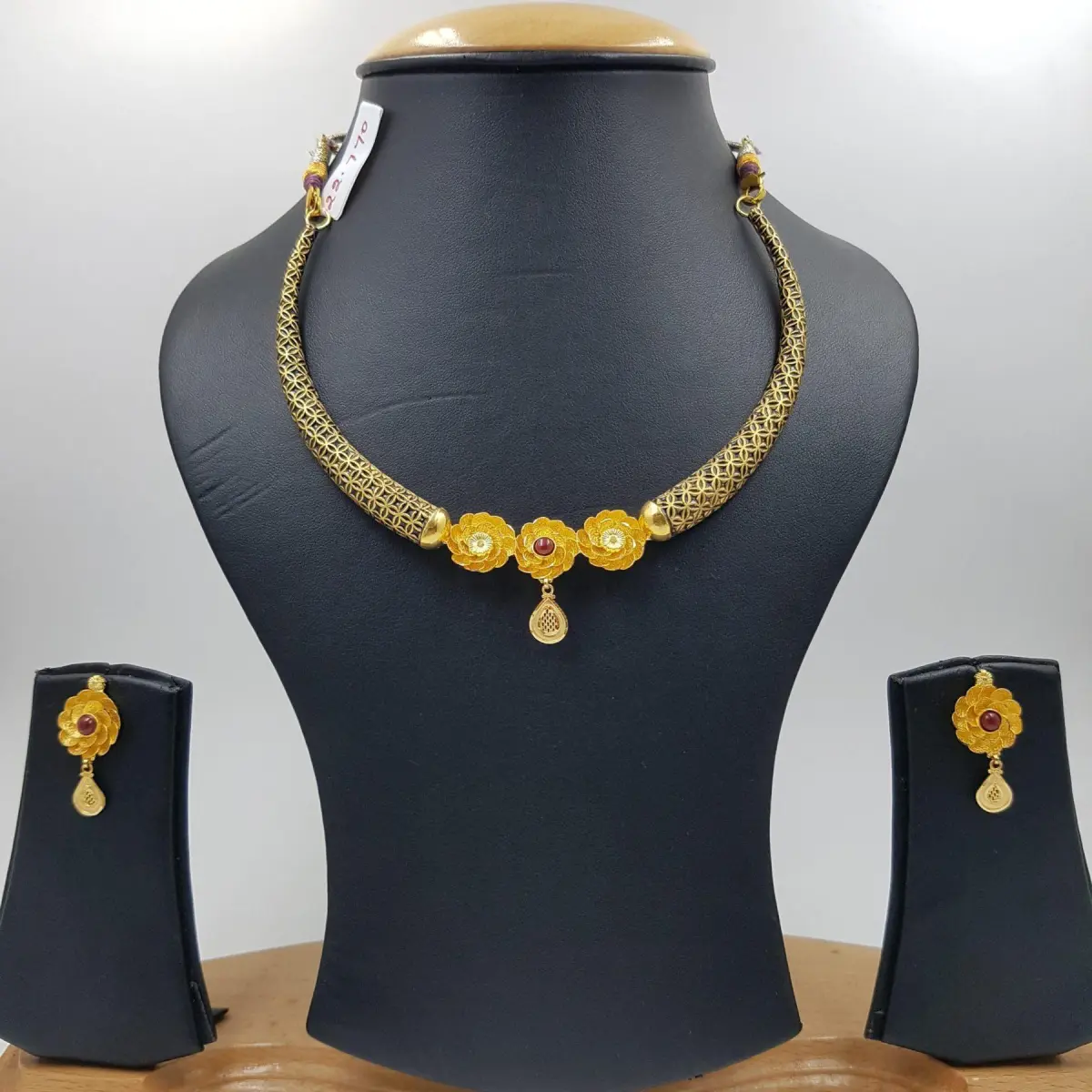 Adoreable Gold Light Weight Hasli Set with Flowers Design