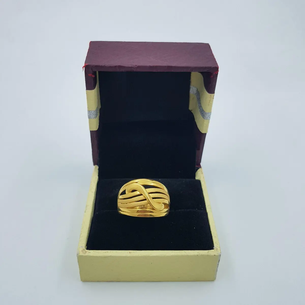 Adoreable Plain Ring for Ladies with Beautiful Design