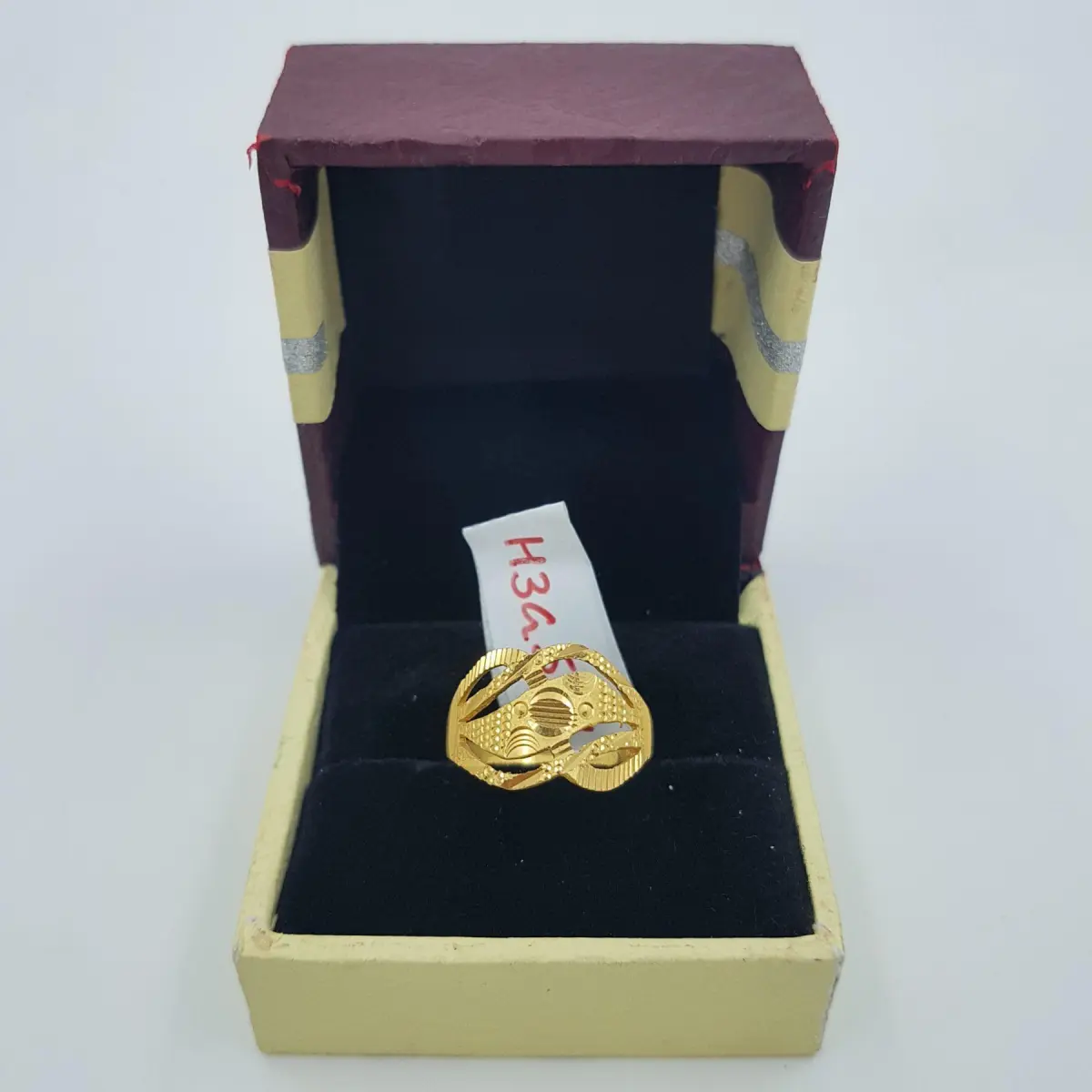 Fabulous Gold Ring for Ladies with Plain Design