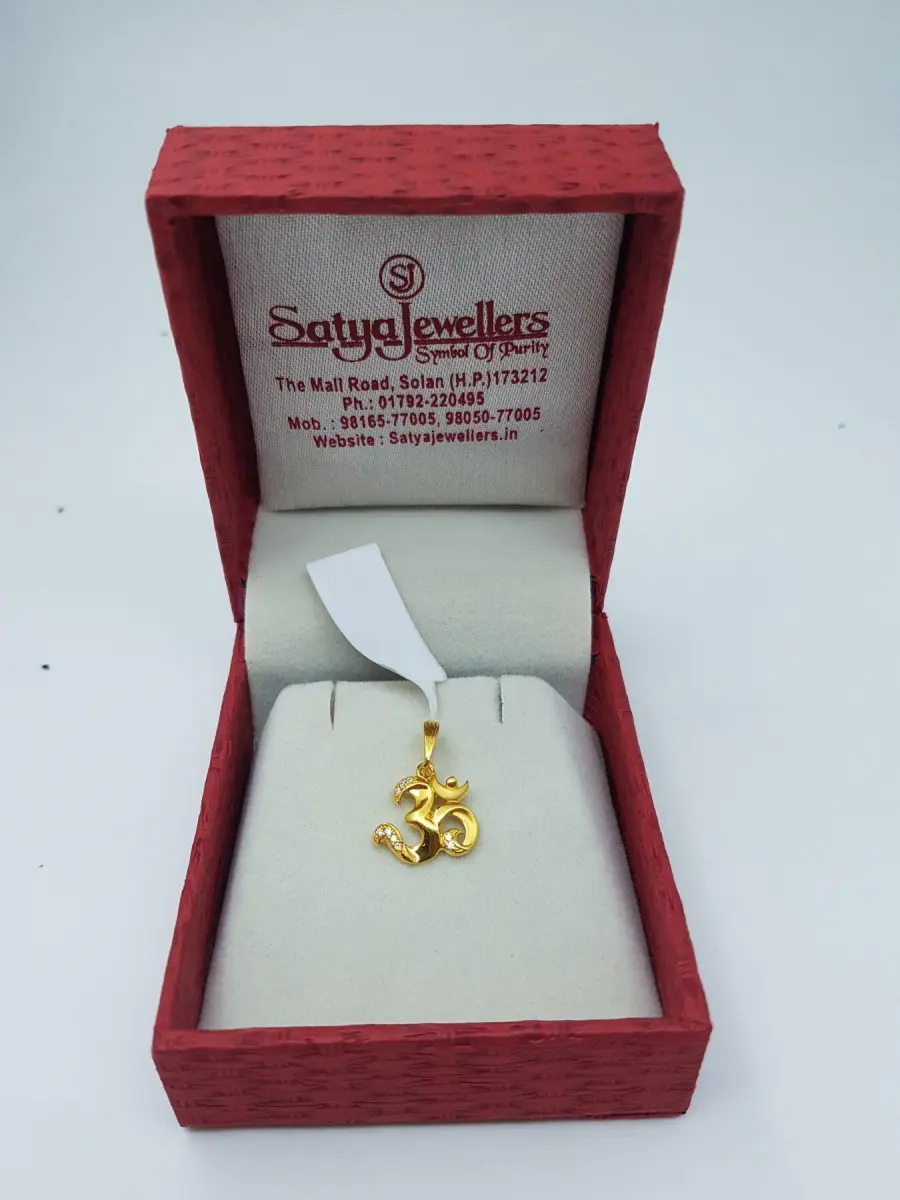 Adoreable Gold Ladies Pandent in Beautiful Design