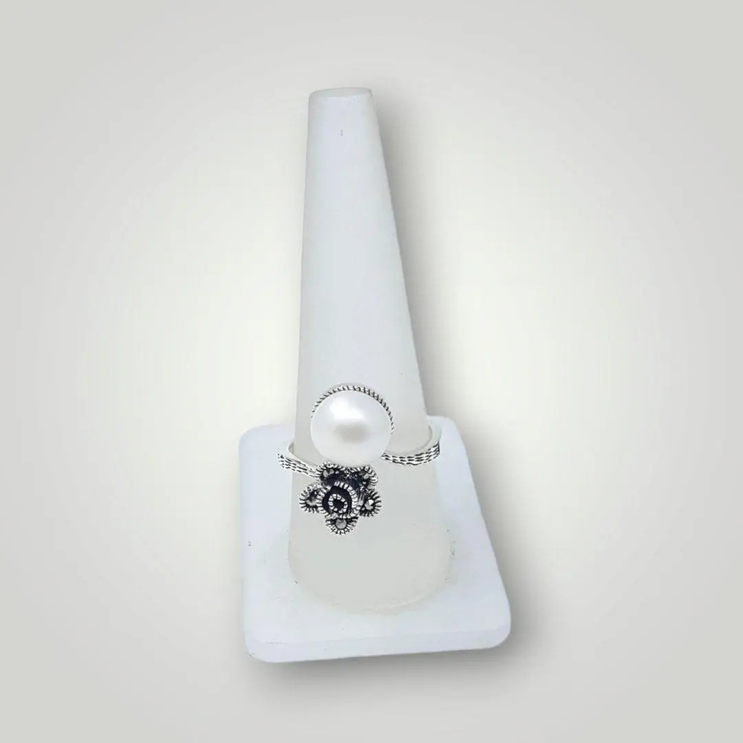 925 Sterling Silver Ring with Flowers Design & single White Pearl