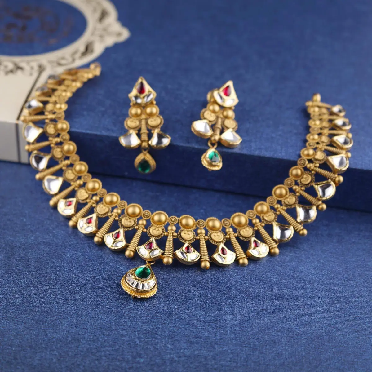 Amazing Gold Necklace Set with Fancy Design for Ladies