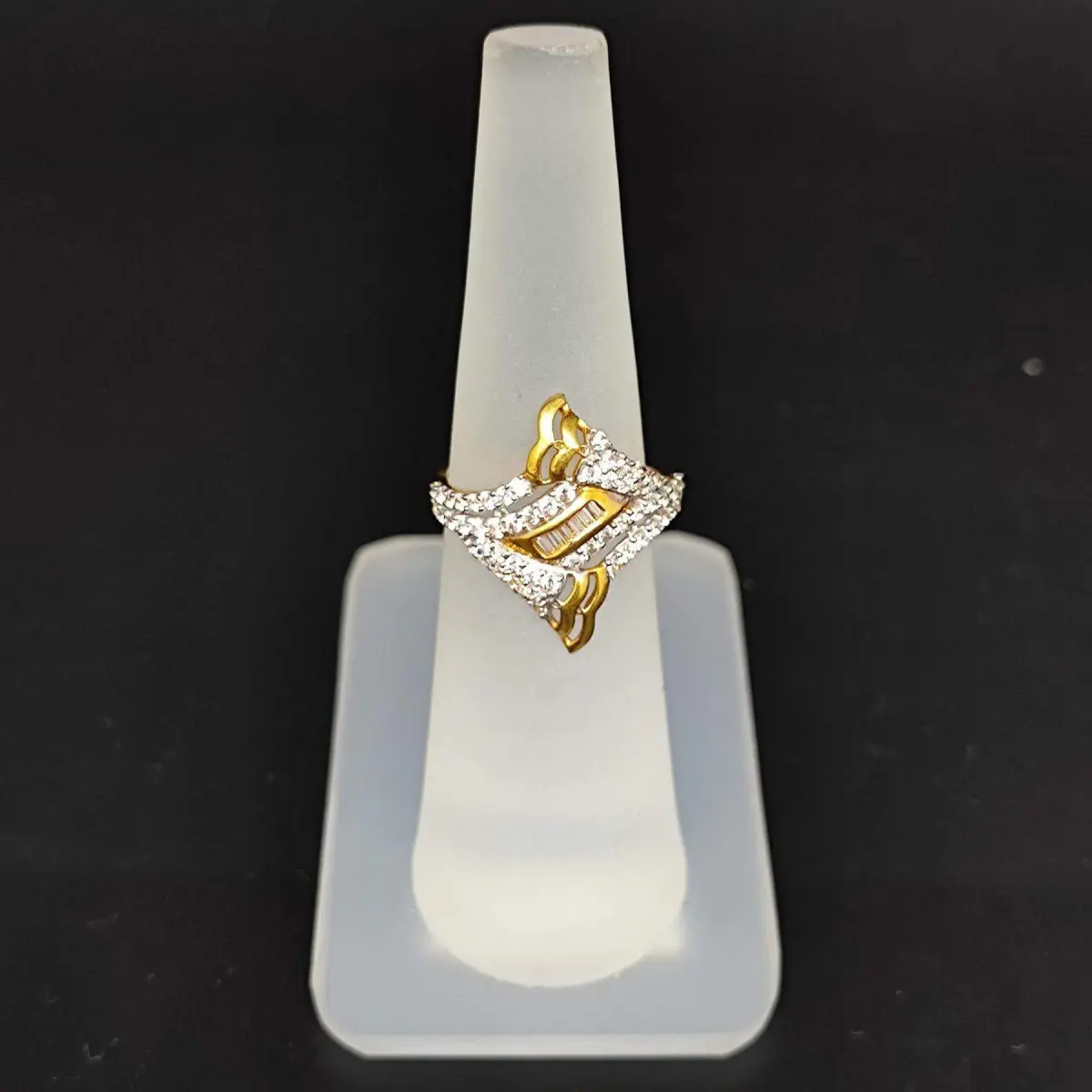 Adorable 22 Karat Yellow Gold Artsy Ring
