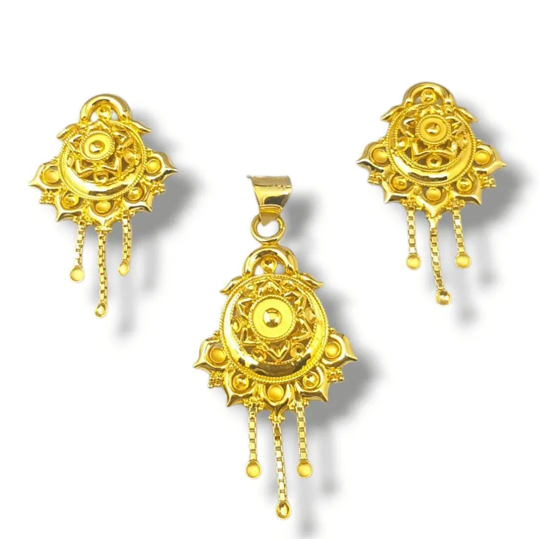 Fabulous Gold Plain Pendant Set for Ladies